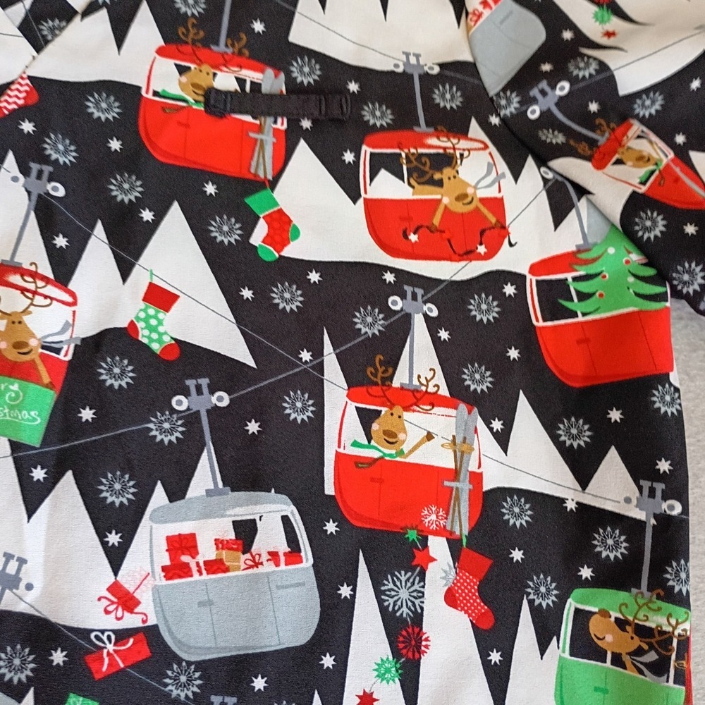 White Cross Medical Scrub Top Women's Size XS Christmas Cartoon Reindeer Holiday - Picture 10 of 10